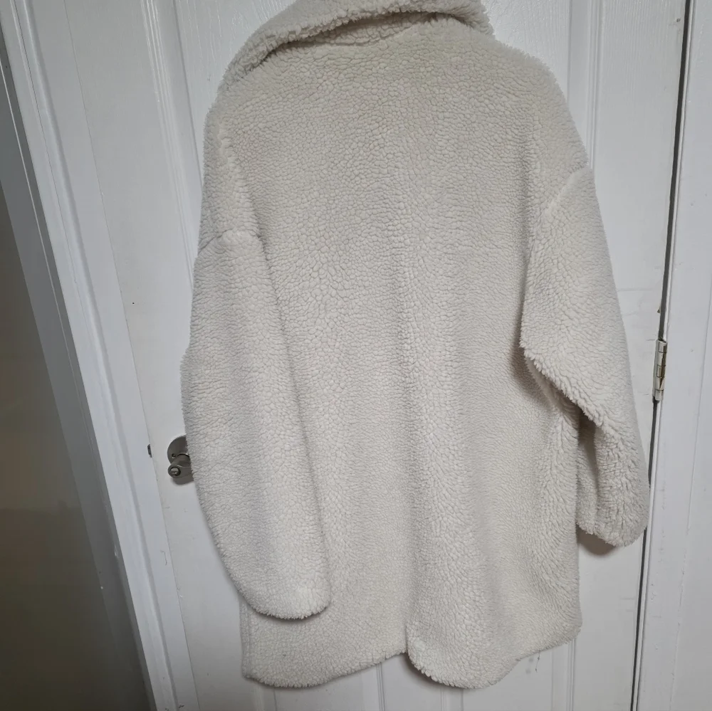 Abercrombie & Fitch Cream Teddy Jacket - Picture 3 of 6